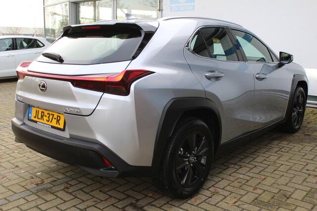 Lexus Ux 250h | Achteruitrijcamera | Keyless entry/start | Climate controle | Cruise controle | Lane Assist | DAB | Draadloze telefoonlader | Apple CarPlay/Android Auto | Virtual cockpit |
