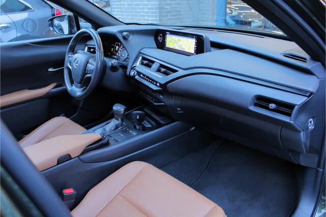 Lexus Ux 250h Executive Line |trekhaak|leder|schuifdak|elek klep|HUD|