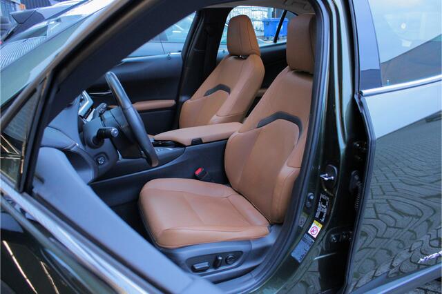 Lexus Ux 250h Executive Line |trekhaak|leder|schuifdak|elek klep|HUD|