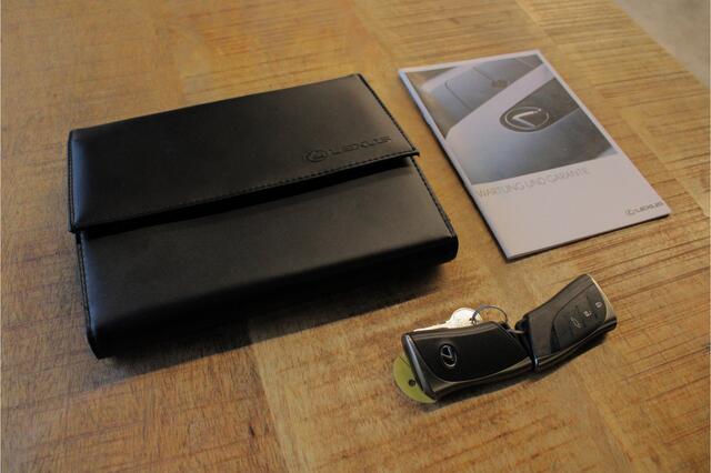 Lexus Ux 250h Executive Line |trekhaak|leder|schuifdak|elek klep|HUD|