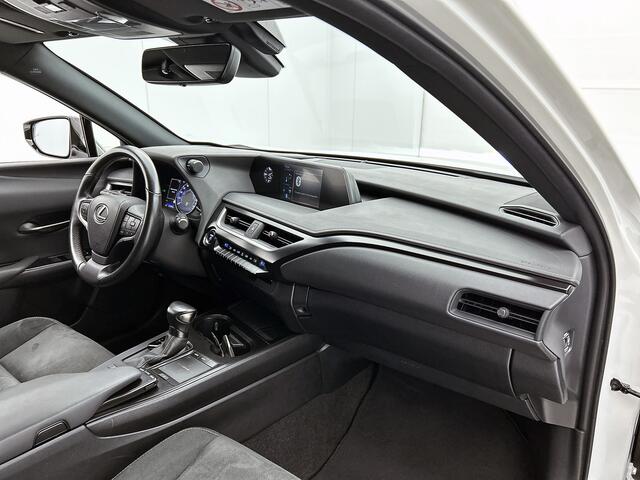 Lexus Ux 250h Preference Line | 18" Velgen | Keyless Entry | Apple Carplay & Android Auto |