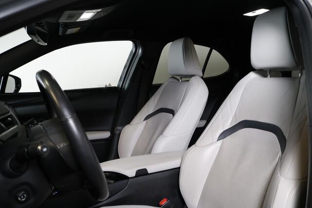 Lexus Ux 250h Executive Line | Dealeronderhouden | Parkeersensoren | Head-up display |