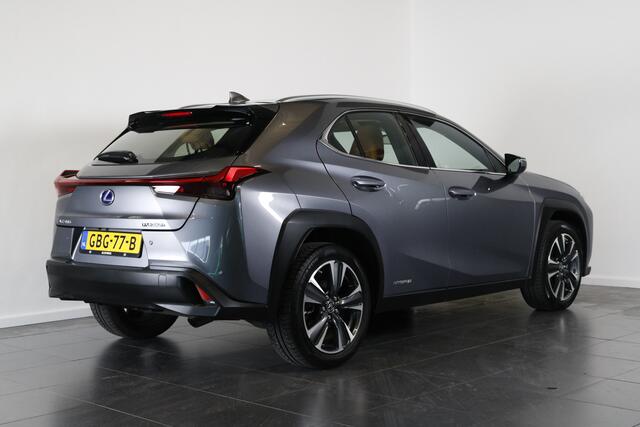 Lexus Ux 250h Executive Line | Mark Levinson | LED koplampen |