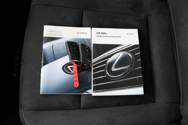 Lexus Ux 300e Business 54 kWh | Apple Carplay & Android Auto | Achteruitrijcamera |