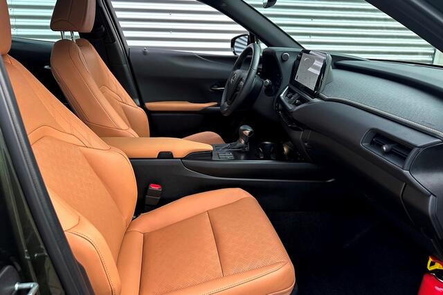 Lexus Ux 250h Luxury Line Face Lift / Leer / Navi