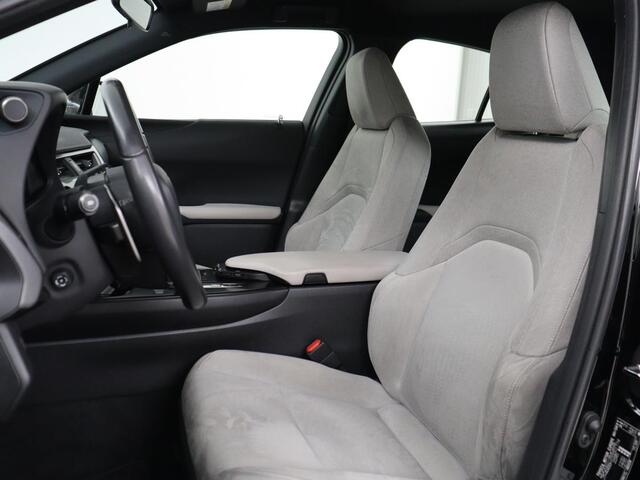 Lexus Ux 300e 54 kWh | Alcantara | Adaptive cruise | Carplay | Full LED | Elektrische stoelen | Climate control | Bluetooth | DAB