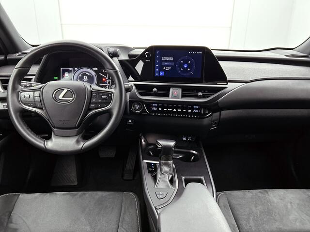 Lexus Ux 250h Urban Line | Apple Carplay/ Android Auto | Cruise Control adaptief | LED koplampen | Draadloze lader |