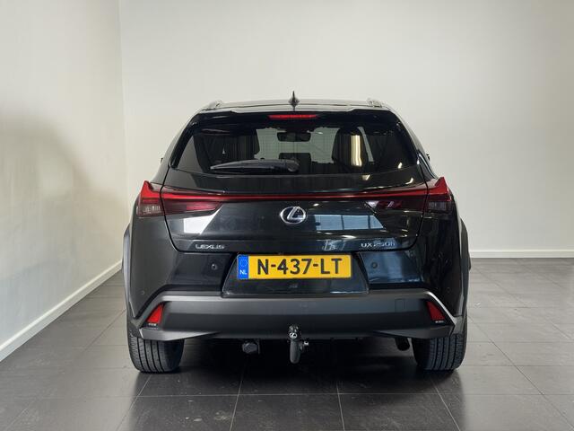 Lexus Ux 250h Preference Line | Trekhaak afneembaar | Blindspot monitor | Apple Carplay |