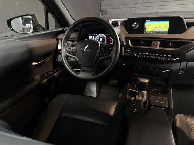 Lexus Ux UX 250H LUXURY LINE /trekhaak/acc/leder/keyless/camera/all wheater banden