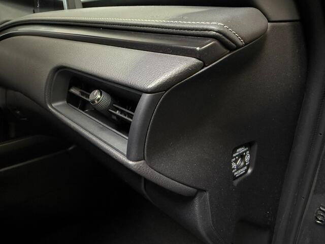 Lexus Ux UX 250H LUXURY LINE /trekhaak/acc/leder/keyless/camera/all wheater banden