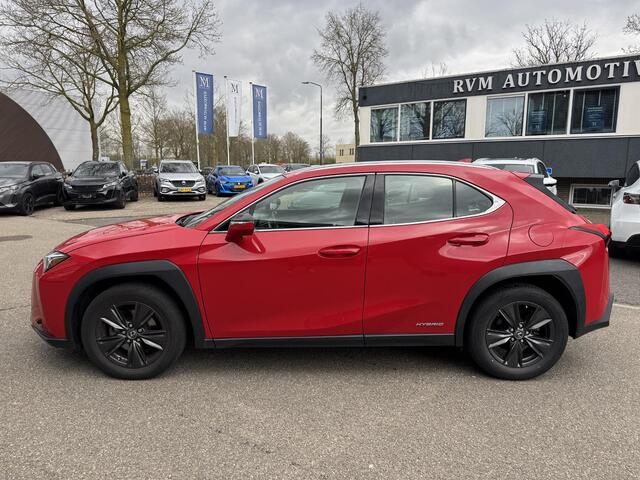 Lexus Ux 250h Business Line VAN: 24.900,- VOOR: 22.877,- UW LENTEVOORDEEL: 2.023,- | RIJKLAARPRIJS incl. 12mnd BOVAG GARANTIE