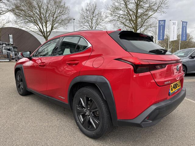 Lexus Ux 250h Business Line VAN: 24.900,- VOOR: 22.877,- UW LENTEVOORDEEL: 2.023,- | RIJKLAARPRIJS incl. 12mnd BOVAG GARANTIE