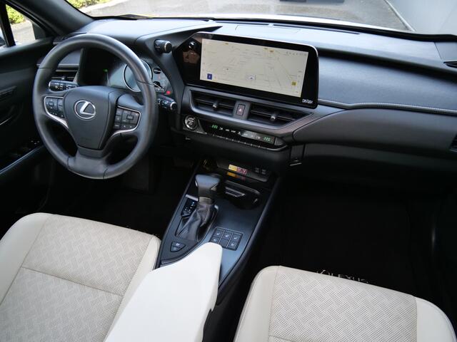 Lexus Ux 250h Executive Line 184 Pk Automaat Navi / DAB / Apple Carplay / Camera / Leer / HUD / Pano-dak