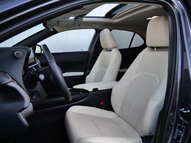 Lexus Ux 250h Executive Line 184 Pk Automaat Navi / DAB / Apple Carplay / Camera / Leer / HUD / Pano-dak