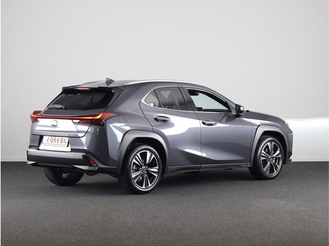 Lexus Ux 300h Luxury Line | BTW-Auto | Head-up Display | Stoel & Stuurverwarming |