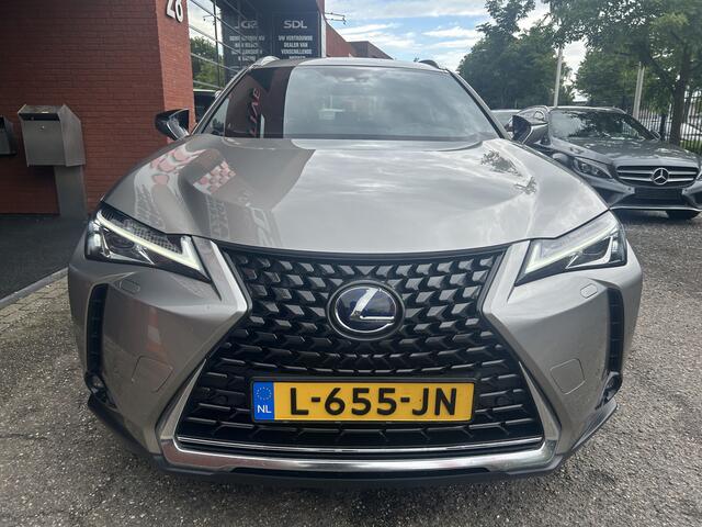 Lexus Ux 250h Luxury Line DEALER ONDERHOUDEN!! // FULL LED // ADAPTIVE CRUISE // KEYLESS // NAVI // CAMERA // STOEL + STUURWIELVERWARMING // TREKHAAK!!