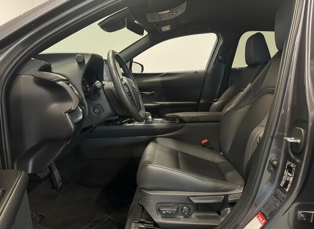 Lexus Ux 300h F SPORT Design | Carplay | Stoelverwarming | Adaptive Cruise |