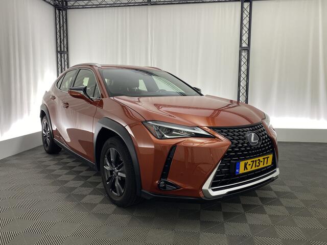 Lexus Ux 250h Business Line Automaat | CarPlay | Trekhaak | Camera | Navi | Stuur/Stoel Verw. |