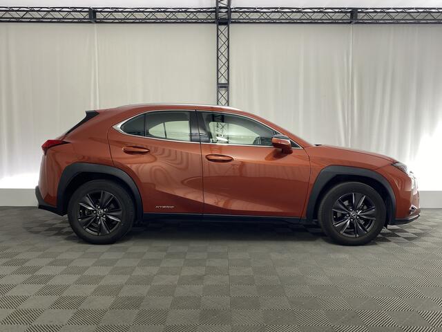 Lexus Ux 250h Business Line Automaat | CarPlay | Trekhaak | Camera | Navi | Stuur/Stoel Verw. |