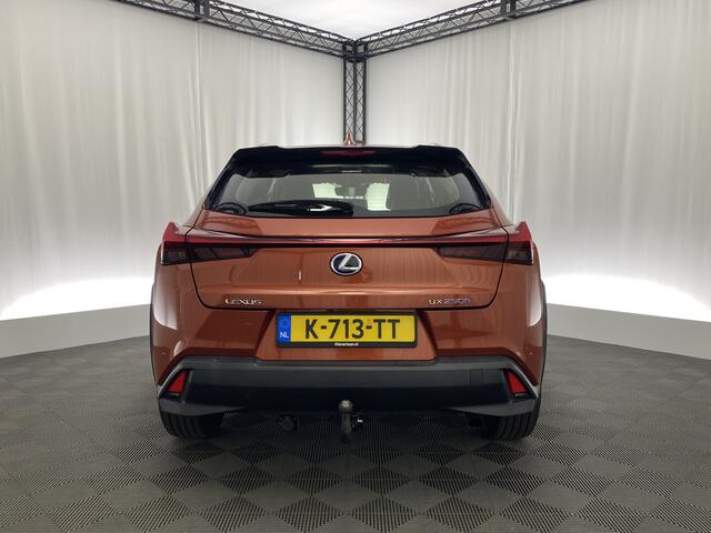 Lexus Ux 250h Business Line Automaat | CarPlay | Trekhaak | Camera | Navi | Stuur/Stoel Verw. |