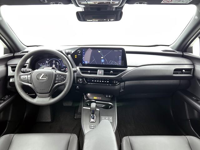 Lexus Ux 300h F SPORT Design | BTW Voertuig | Stoel+stuurverwarming | Lederen bekleding | Blind Spot Monitor | Parkeersensoren voor+achter | Navigatie | Apple CarPlay/Android Auto | Cruise Control Adaptive | Achteruitrij