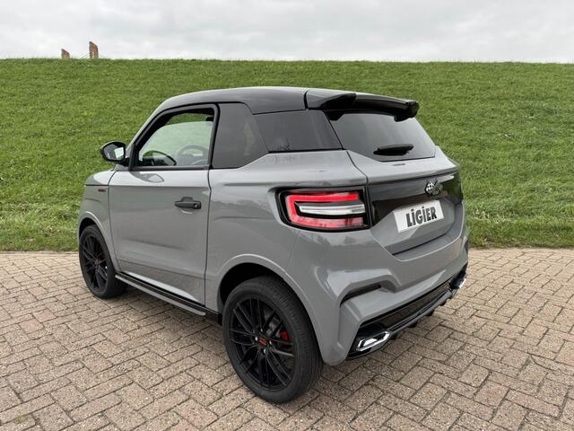 Ligier JS50 Brommobiel C Sport Ultimate Airco | Stoelverwarming | Apple Carplay | Camera