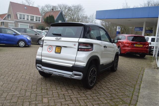 Ligier JS60 Brommobiel Chic Sun | Airco | Stuurbekrachtiging | parkeercamera | 1e eigenaar