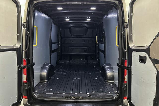 MAN TGE 2.0 140PK Automaat L3H2 | 2x schuifdeur | Trekhaak | Navigatie | Camera | 3 zitplaatsen