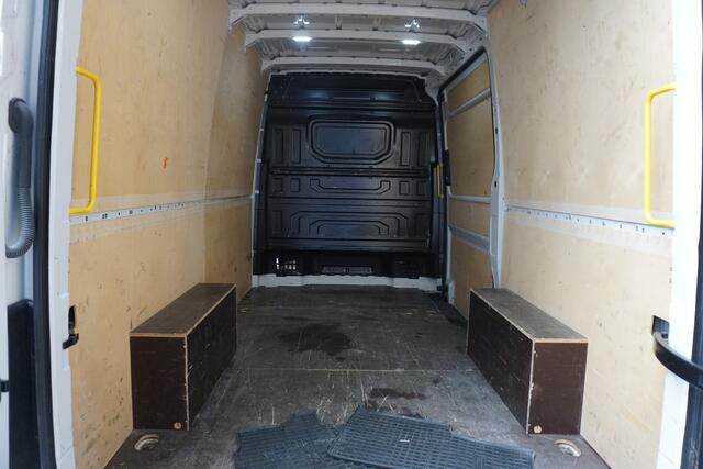 MAN TGE 140pk L3H3/L2H2 Apple Carplay Camera Parkeersensoren Navigatie Cruise control