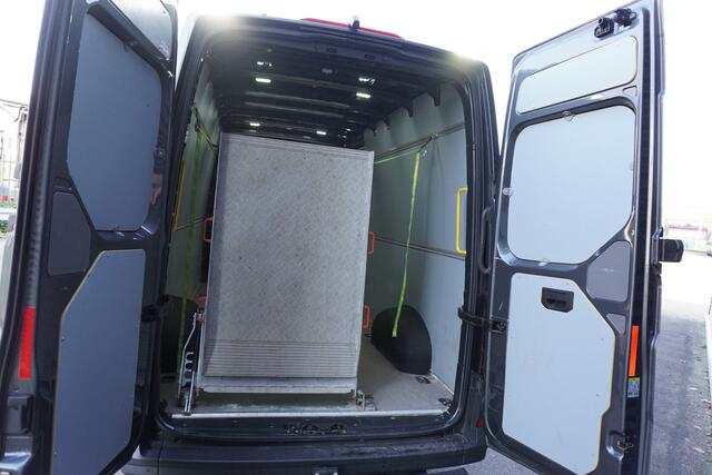 MAN TGE 180pk Automaat L4H3/L3H2 Oprijplaat + Lier Trekhaak Camera Navigatie Apple Carplay Cruise control