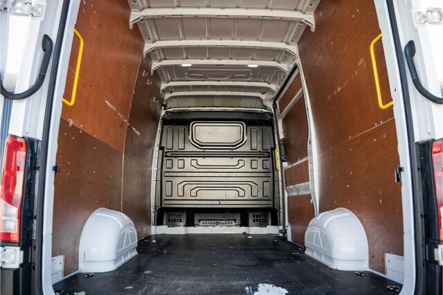 MAN TGE 2.0 TDI | L3H3 | 140PK | Trekhaak 3.0T | Camera | Carplay | Cruise | Airco