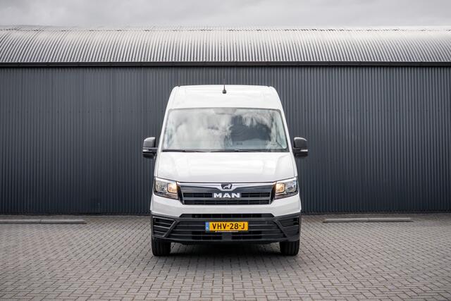 MAN TGE 2.0 TDI | L3H3 | 140 PK | 3-Zits | Trekhaak 3.0T | 1e Eigenaar | Camera | Carplay | Cruise | Airco | Trekhaak