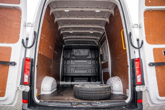 MAN TGE 2.0 TDI | L3H3 | 140 PK | 3-Zits | Trekhaak 3.0T | 1e Eigenaar | Camera | Carplay | Cruise | Airco | Trekhaak
