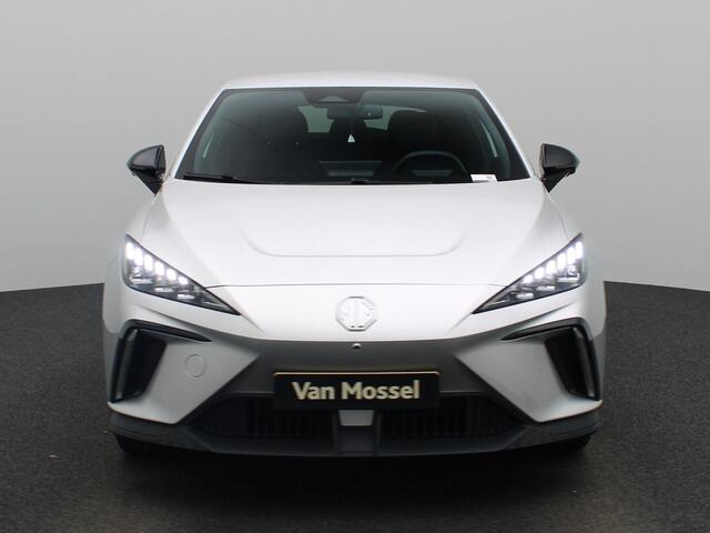 MG 4 MG4 64 kWh Luxury 204PK | Navigatie | Half-Lederen Bekleding | 360 Camera | Apple CarPlay & Android Auto