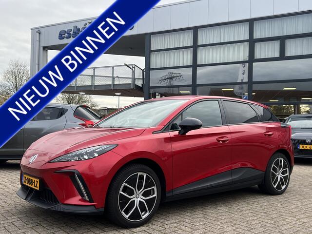 MG 4 MG4 Electric Luxury 64 kWh 204 pk Navigatie Camera Warmtepomp Carplay Stoelverwarming Elek Stoel Keyless Getint Glas NL Auto 3-fase laden fabrieksgarantie tot 01/2031