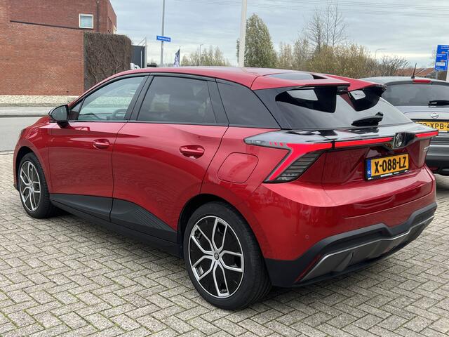 MG 4 MG4 Electric Luxury 64 kWh 204 pk Navigatie Camera Warmtepomp Carplay Stoelverwarming Elek Stoel Keyless Getint Glas NL Auto 3-fase laden fabrieksgarantie tot 01/2031