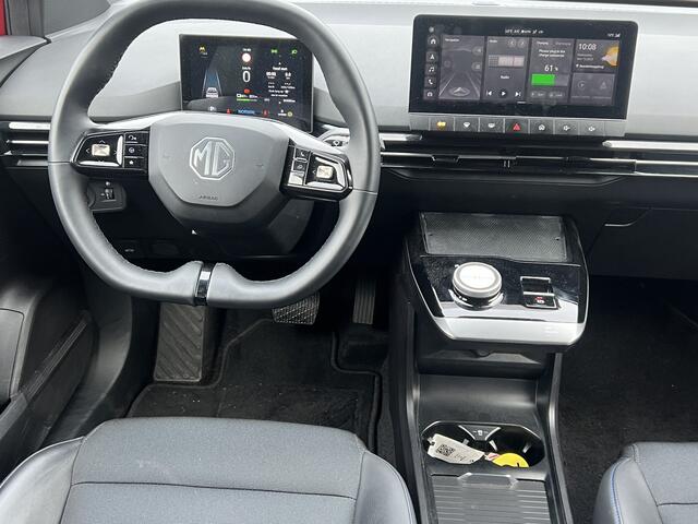 MG 4 MG4 Electric Luxury 64 kWh 204 pk Navigatie Camera Warmtepomp Carplay Stoelverwarming Elek Stoel Keyless Getint Glas NL Auto 3-fase laden fabrieksgarantie tot 01/2031