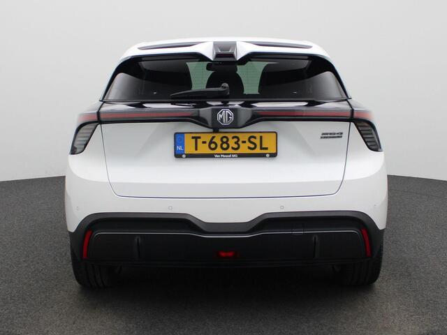 MG 4 MG4 Electric Luxury 64 kWh | Climate Control / ECC | Licht metalen velgen 18 inch | Cruise control Adaptive | Navigatie | Half lederen bekleding | Stoelverwarming | LED koplampen | Park Distance Control voor en achter | Achteruitrijcamera |