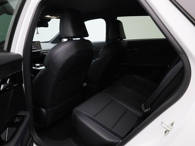 MG 4 MG4 Electric Luxury 64 kWh | Climate Control / ECC | Licht metalen velgen 18 inch | Cruise control Adaptive | Navigatie | Half lederen bekleding | Stoelverwarming | LED koplampen | Park Distance Control voor en achter | Achteruitrijcamera |