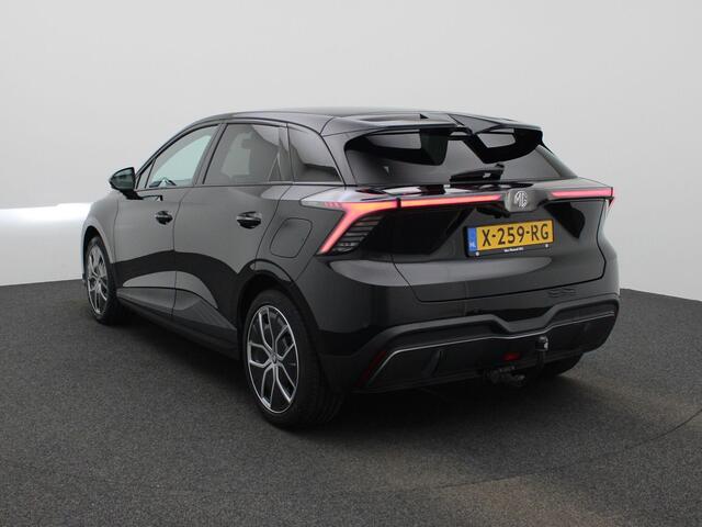 MG 4 MG4 Electric Luxury 64 kWh | Climate Control / ECC | Navigatie | Lederen bekleding grijs | Stoelverwarming | LED koplampen | Park Distance Control achter | Achteruitrijcamera |