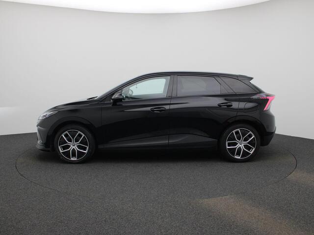 MG 4 MG4 Electric Luxury 64 kWh | Climate Control / ECC | Navigatie | Lederen bekleding grijs | Stoelverwarming | LED koplampen | Park Distance Control achter | Achteruitrijcamera |