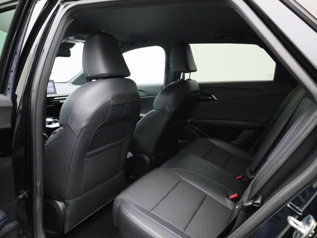 MG 4 MG4 Electric Luxury 64 kWh | Climate Control / ECC | Navigatie | Lederen bekleding grijs | Stoelverwarming | LED koplampen | Park Distance Control achter | Achteruitrijcamera |