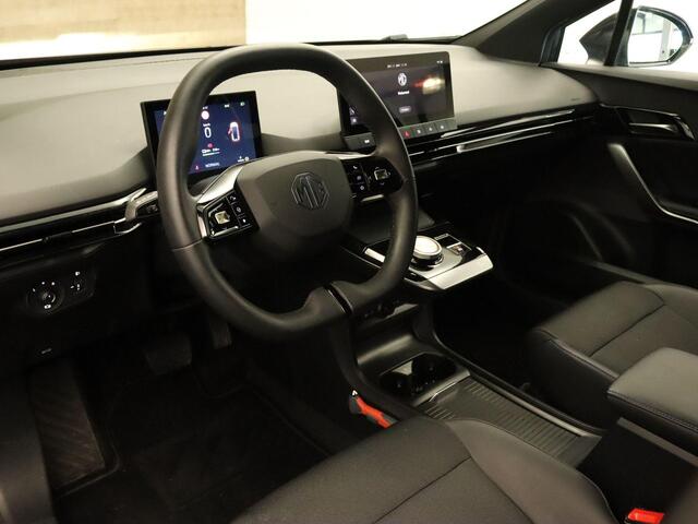 MG 4 MG4 Electric Luxury 64 kWh SOH 96.1%!! - ORIGINEEL NEDERLANDSE AUTO - DODEHOEKDETECTIE - 3 FASE LADEN - STUURVERWARMING - ACHTERUITRIJCAMERA - CRUISE CONTROL ADAPTIEF - CLIMATE CONTROL - FULL-MAP NAVIGATIESYSTEEM - STUUR/VOORSTOELEN VERWARMD