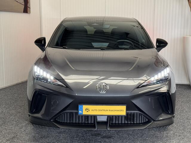 MG 4 MG4 ELECTRIC COMFORT LONG RANGE 64 KW 204 PK FABRIEKGARANTIE TOT 3031 !!! NAVIGATIE ADAPTIVE CRUISE CONTROL APPLE CARPLAY/ANDROID 360 CAMERA STOEL EN STUURVERWARMING DODEHOEKSENSOREN RIJSTROOKSENSOREN KEYLESS GO ZEER MOOI !! NIEUW BINNEN