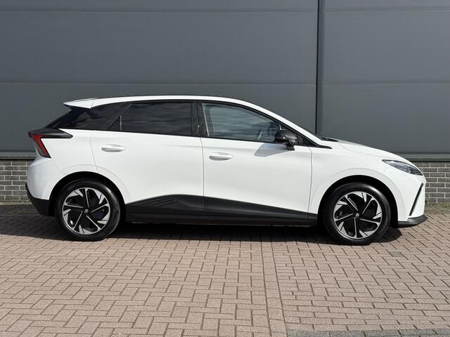 MG 4 MG4 Electric Luxury 64 kWh / Eerste Eigenaar / Stoel+Stuur Verwarming / Navigatie / 360º Camera / Elektrische Bestuurders Stoel / Keyless /