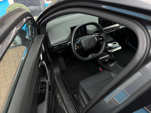 MG 4 MG4 Electric Luxury 64 kWh | Achterruitverwarming | Achteruitrijcamera | Cruise control adaptief