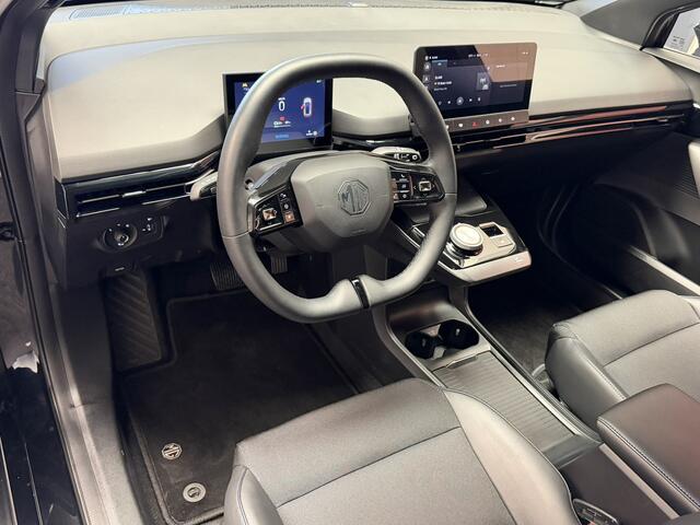 MG 4 MG4 ELECTRIC LUXURY LONG RANGE 204 PK 64 KWH FABRIEKGARANTIE TOT 2031 !!! NAVIGATIE ADAPTIVE CRUISE CONTROL APPLE CARPLAY/ANDROID 360 CAMERA STOEL EN STUURVERWARMING DODEHOEKSENSOREN RIJSTROOKSENSOREN KEYLESS GO ZEER MOOI !! NIEUW BINNEN