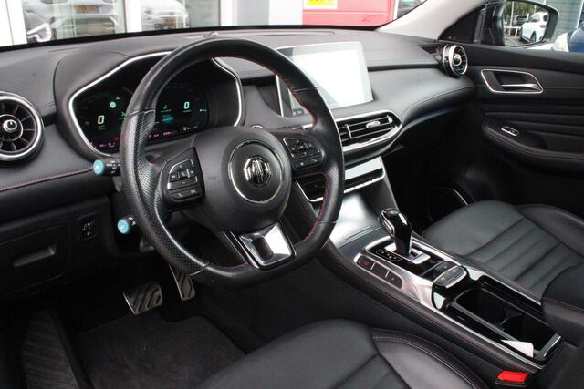 MG EHS 1.5 TGDI 260PK AUTOMAAT LUXURY | AFNEEMBARE TREKHAAK | PANORAMISCH SCHUIF/KANTEL DAK | ELEKTRISCHE STOELEN | APPLE CARPLAY/ANDROID AUTO | 360° CAMERA | KEYLESS ENTRY/START | STOEL VERWAMING | ALL SEASON BANDEN | ELEKTRISCHE ACHTERKLEP | ADAPTIVE CRUISE CO