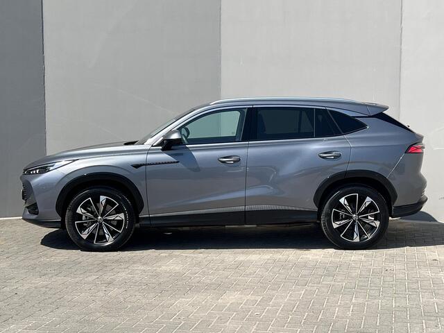 MG HS 1.5 Full Hybrid+ Luxury / Fabrieksgarantie tot 12-2032<150.000 km / Stuur- & Stoelverwarming / Elektrische achterklep / Camera 360° / Apple Carplay Android Auto / Adaptief cruise control / Draadloze telefoon lader / Keyless Entry/Start / 19" LM wielen /