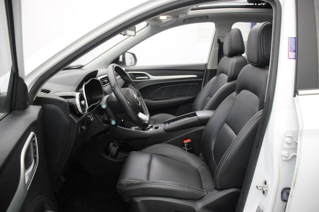 MG ZS Luxury 45 kWh - Carplay, Panorama, Leer, Camera, Stoelverw.